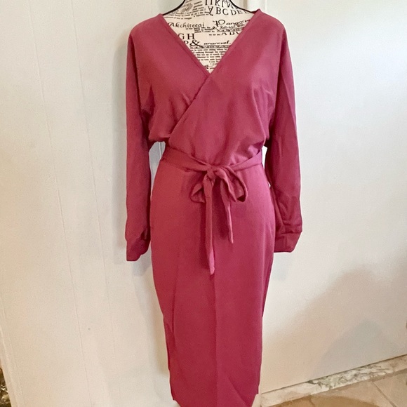 Dresses & Skirts - Ladies MIDI long sleeve faux wrap dress with removable belt. Size S.